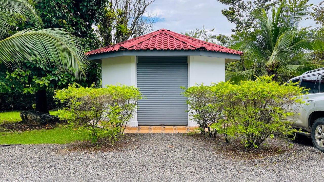 Versatile Multi-Unit Property with Income and Expansion Potential