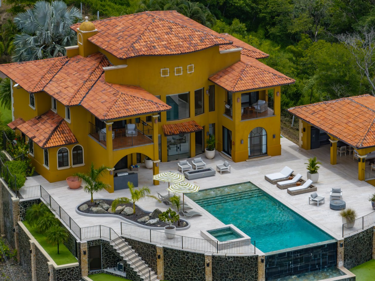 Casa Loro - Luxury Estate