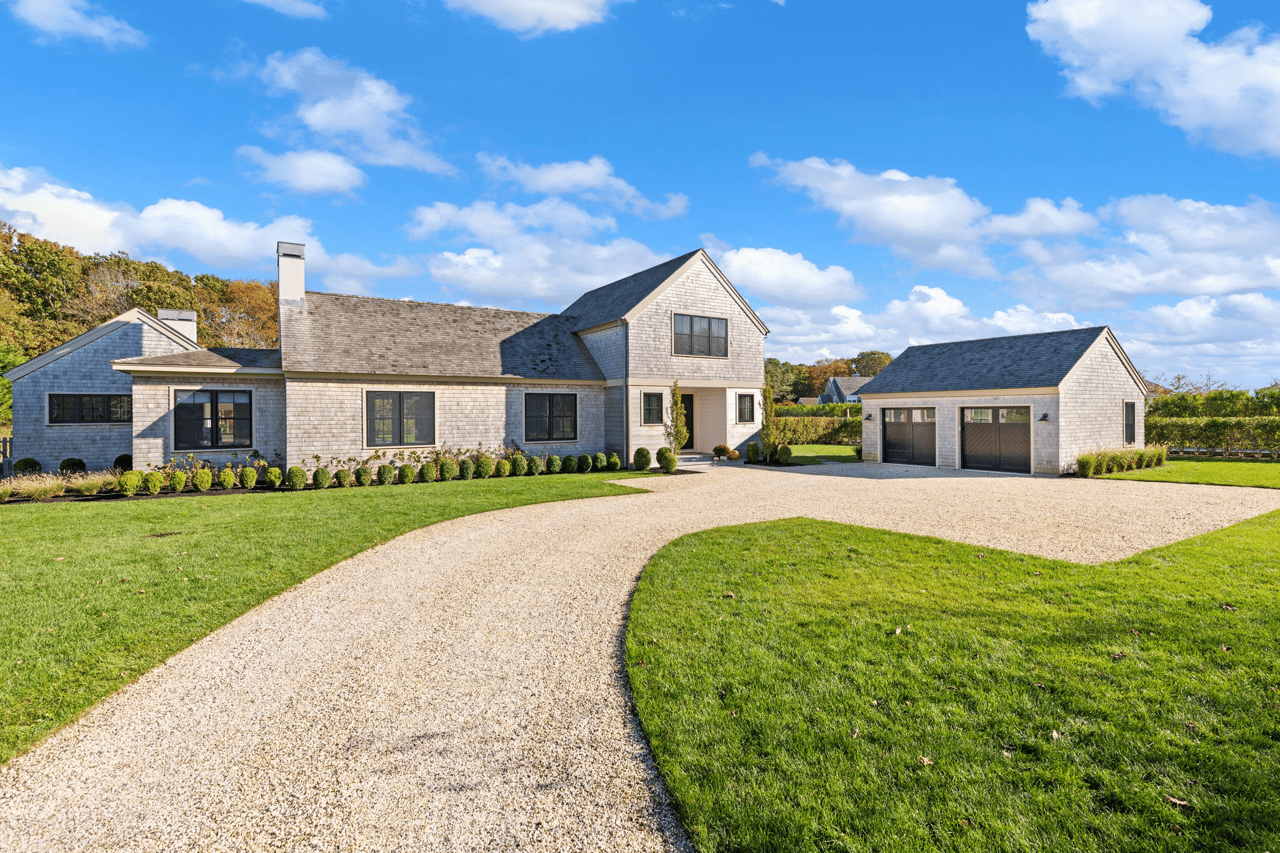 472 Edge of Woods Rd