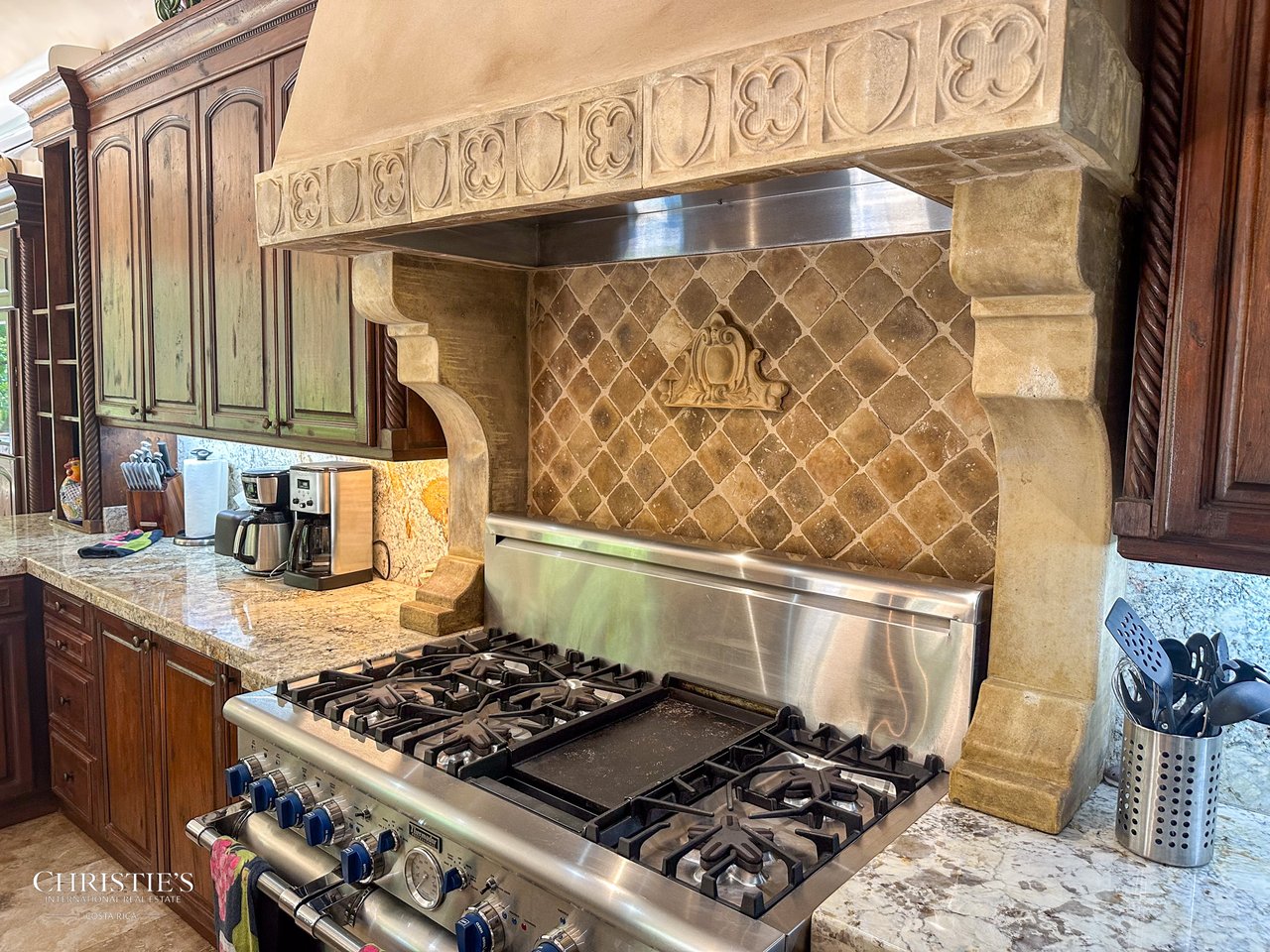 Golf-Front Tuscan-Style Estate – Villa Tuscana