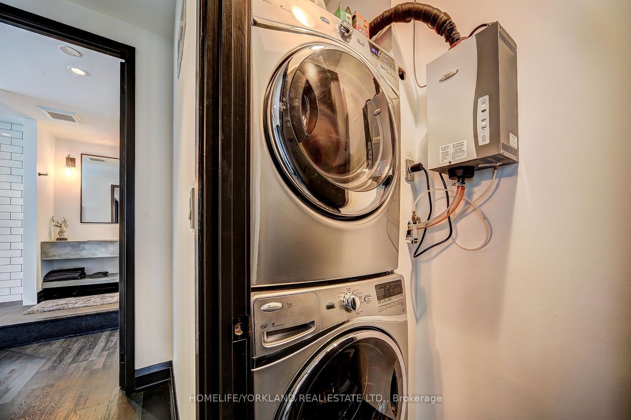 LUXURY DOWNTOWN LIVING