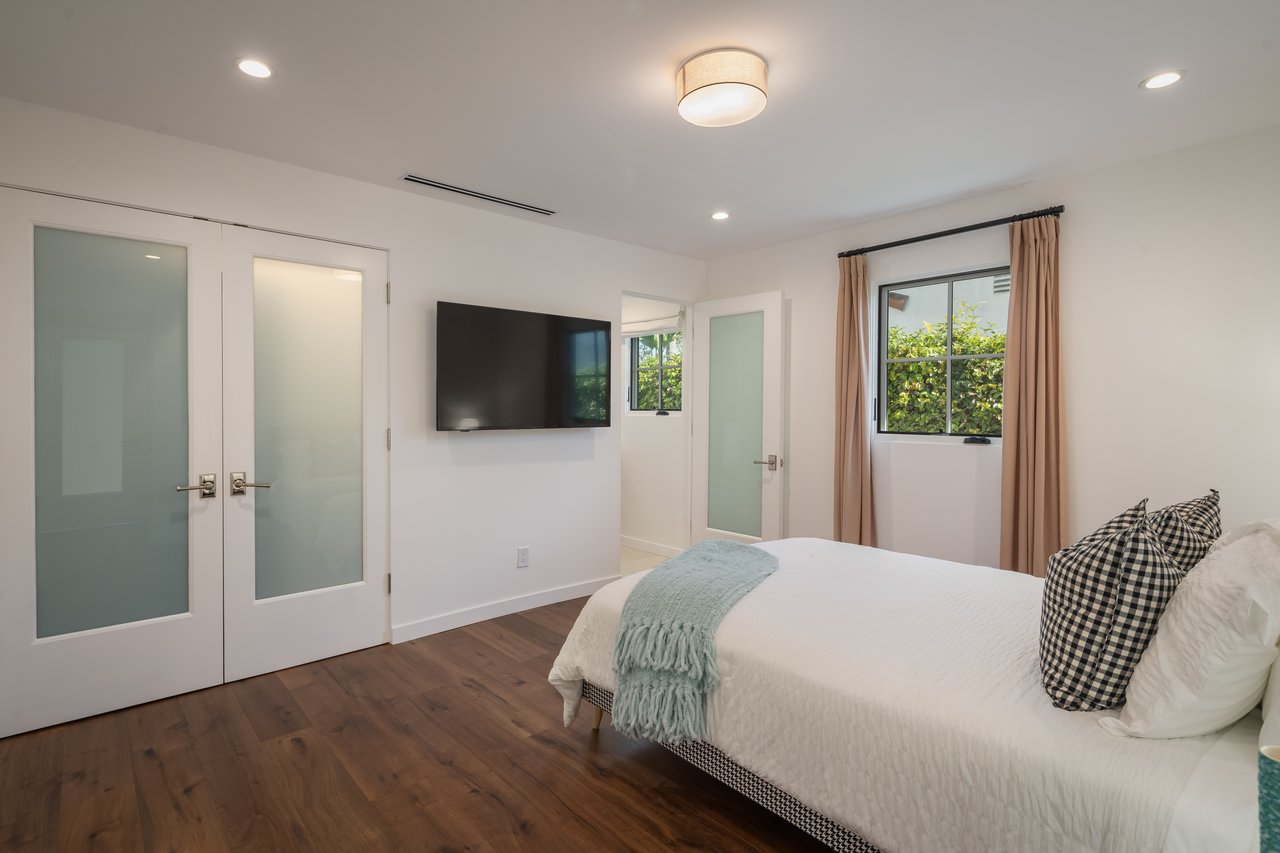 133 N La Jolla Avenue