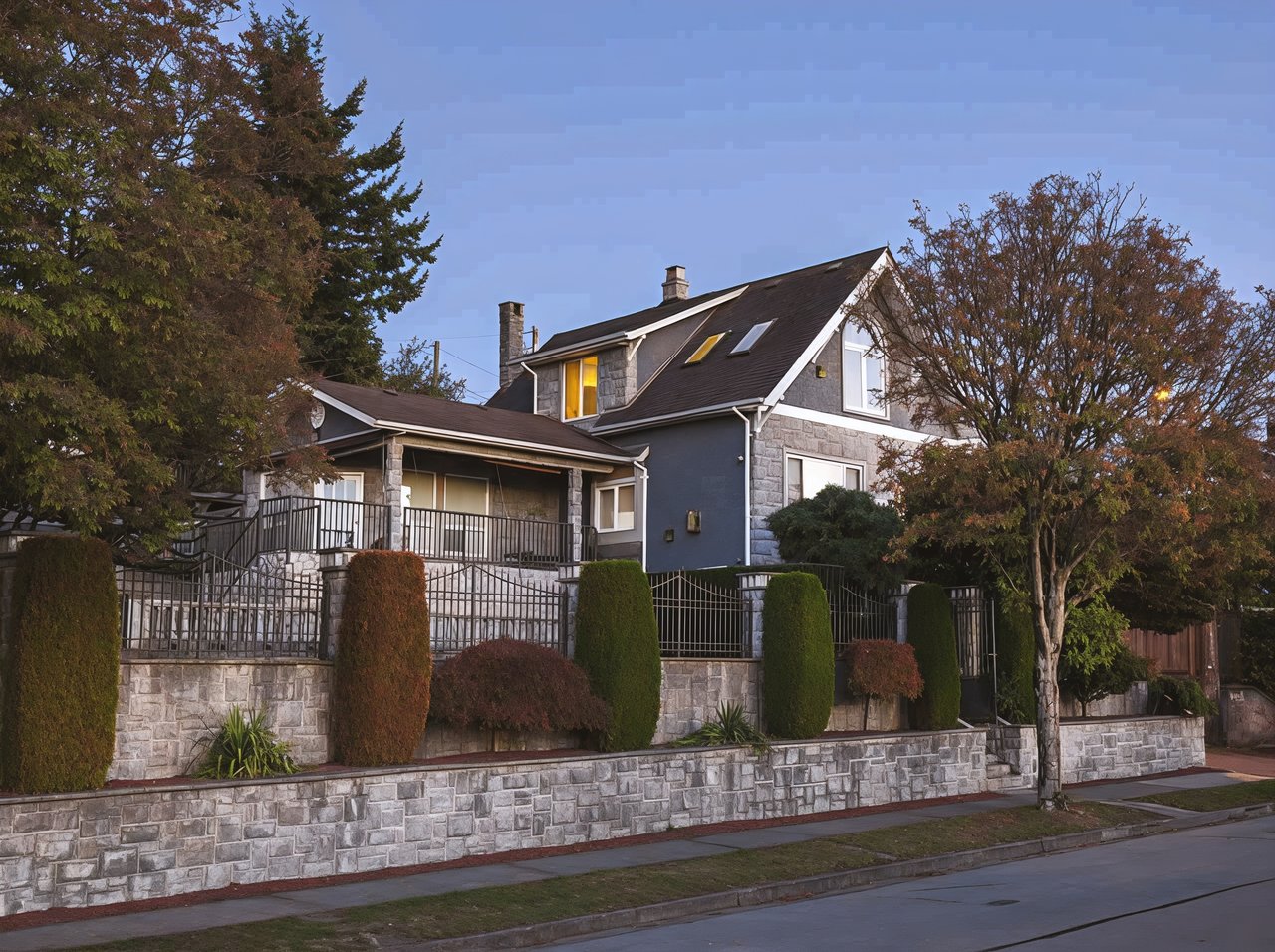 120 Cassiar St