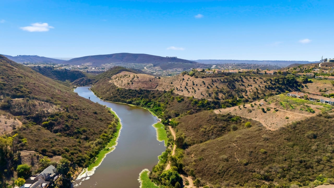 1541 Via Entrada Del Lago