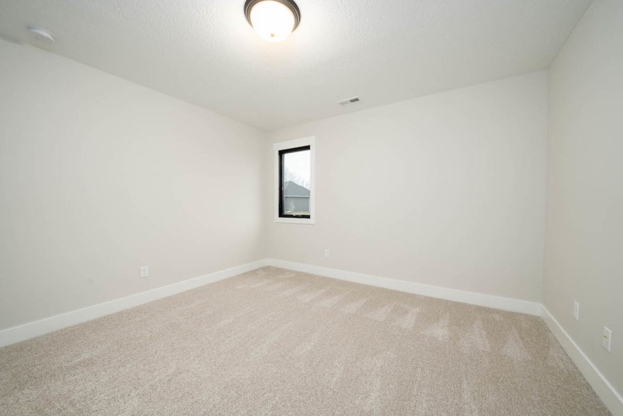 137 W Basalt Dr