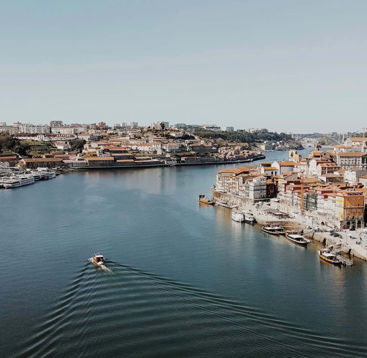 Elegant 3-Bedroom Sea-View Apartment with Large Terrace & Rooftop Pool in Vila Nova de Gaia