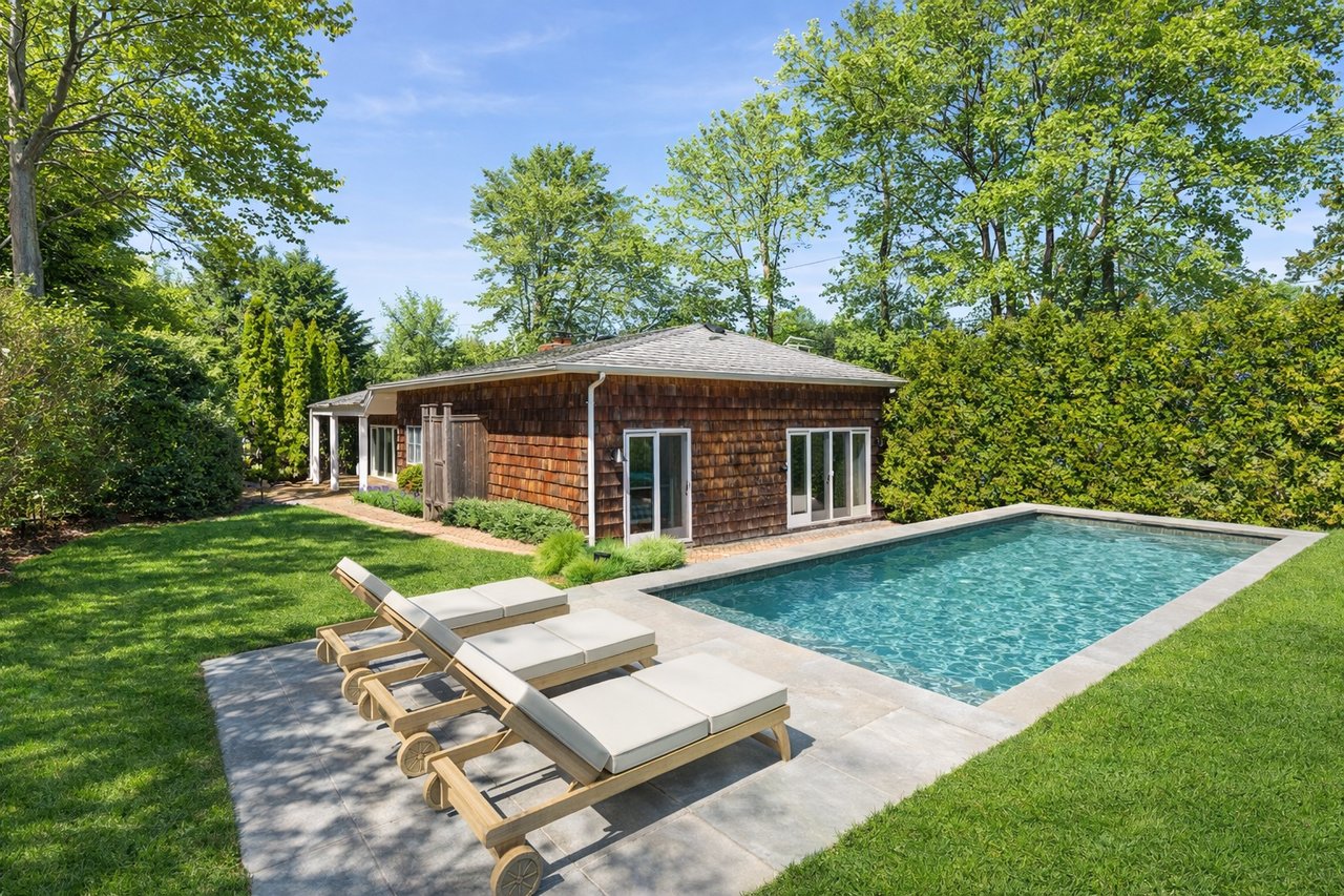 CEDAR-SHINGLED COTTAGE IN SOUTH VILLAGE LOCATION