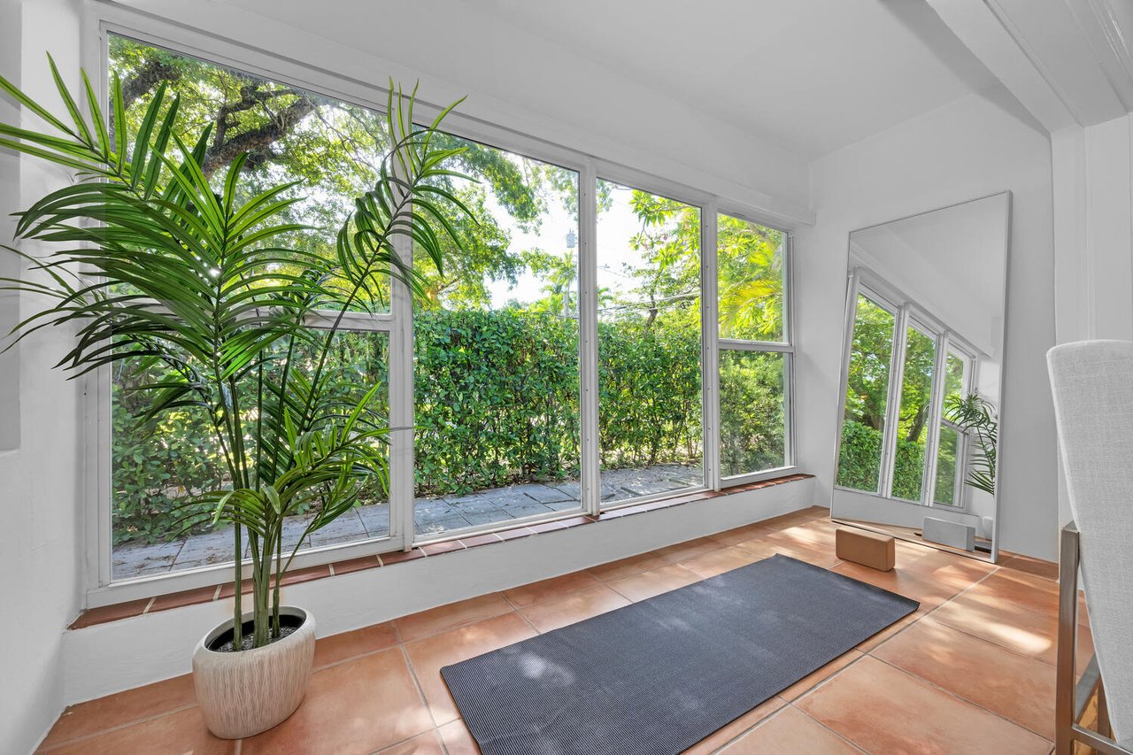 Coral Gables Corner Charmer