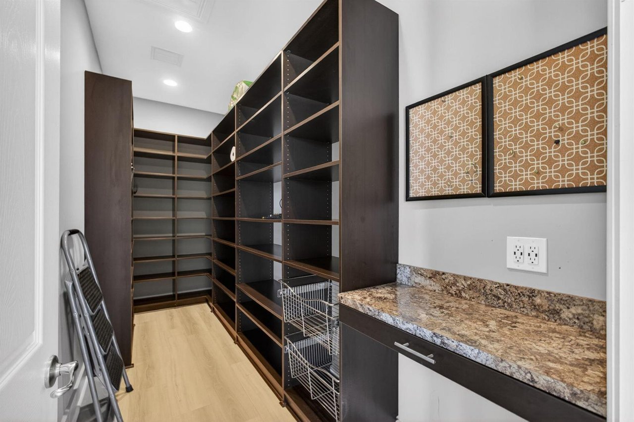 11135 Lynwood Palm Way