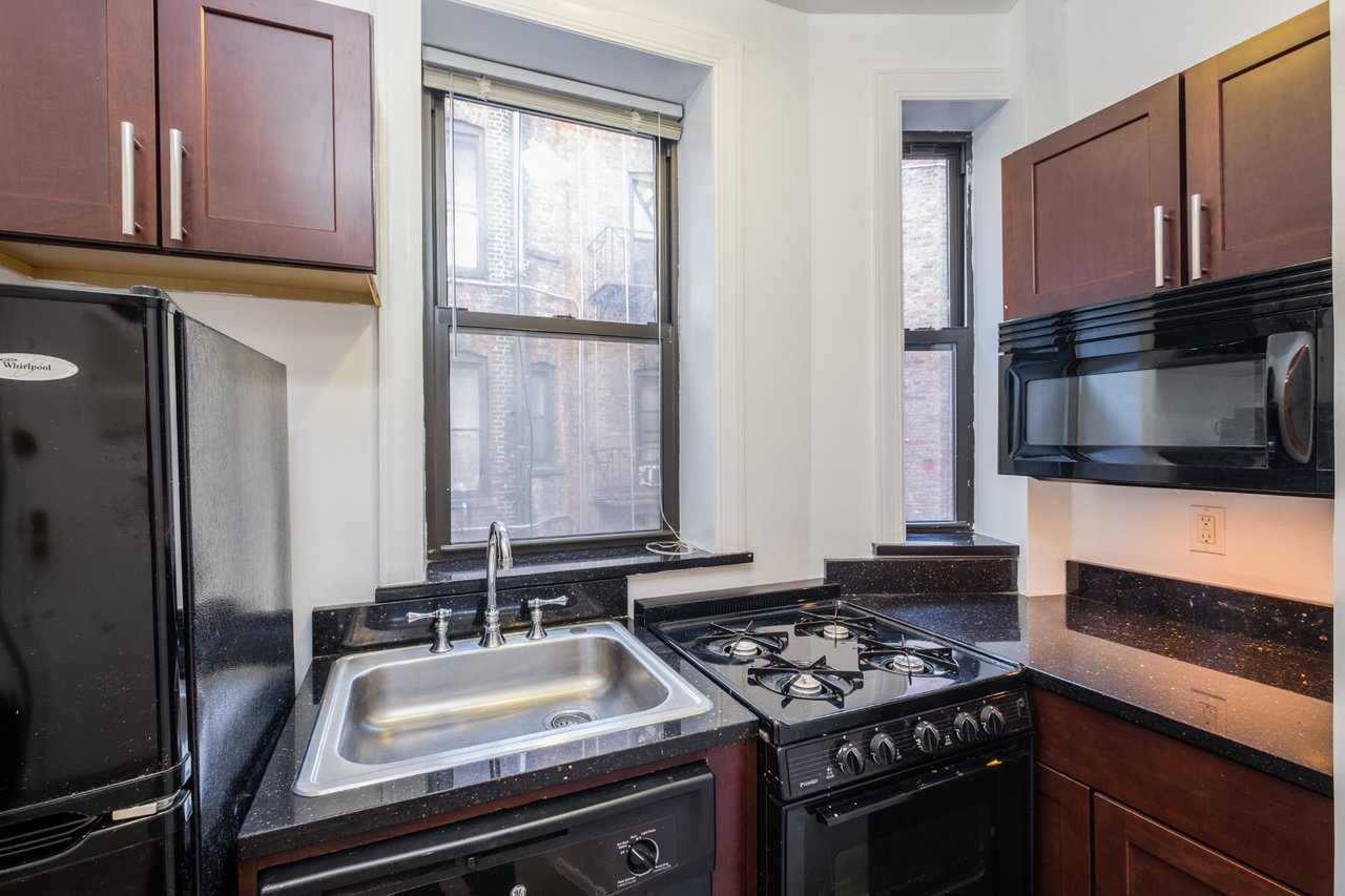 339 East 12th Street Unit: 18