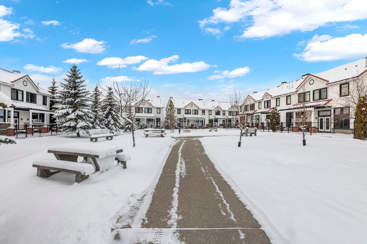 8910 Royal Oak Way NW