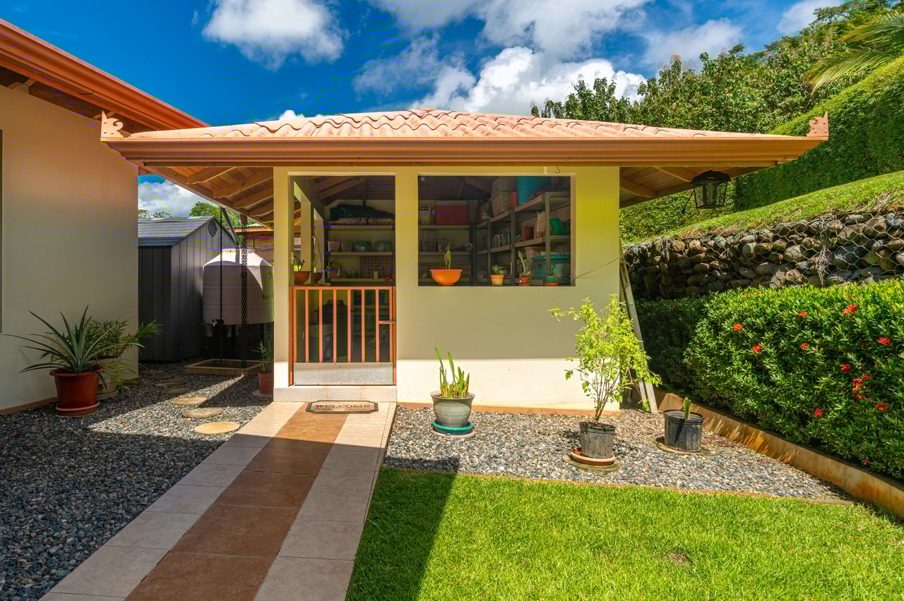 La Palma Custom Build 3 bedroom 2 bath - Prestine Condition