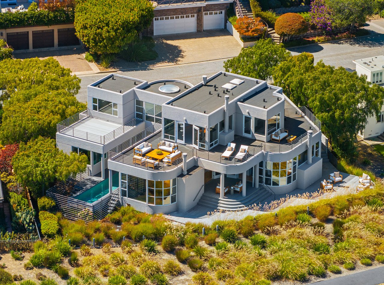 Sweeping Views Across the Bay