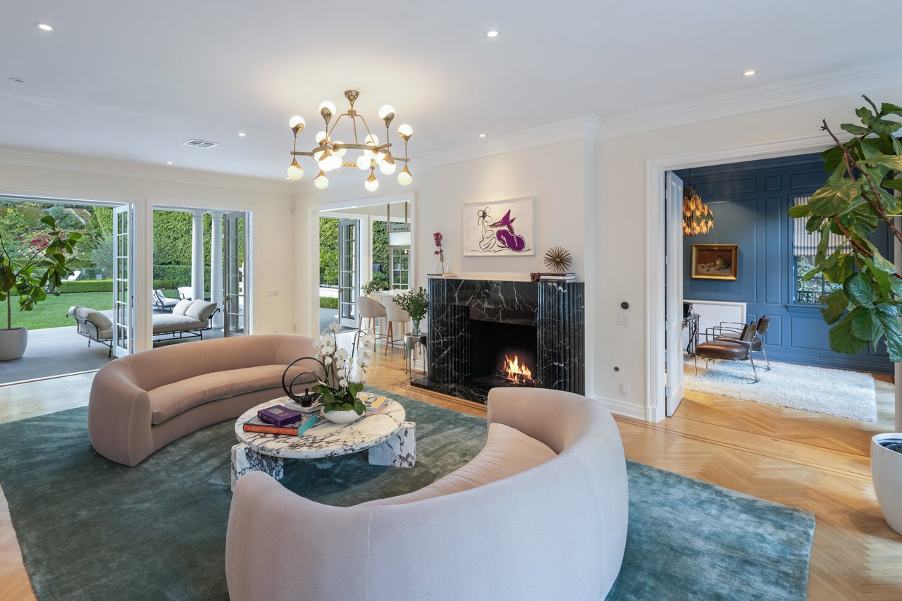 9135 Hazen Dr, Beverly Hills