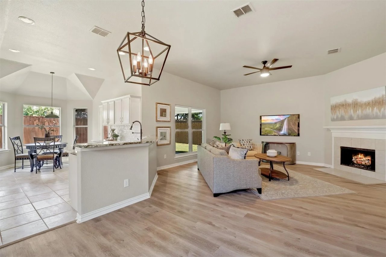 305 Mapleshade Dr