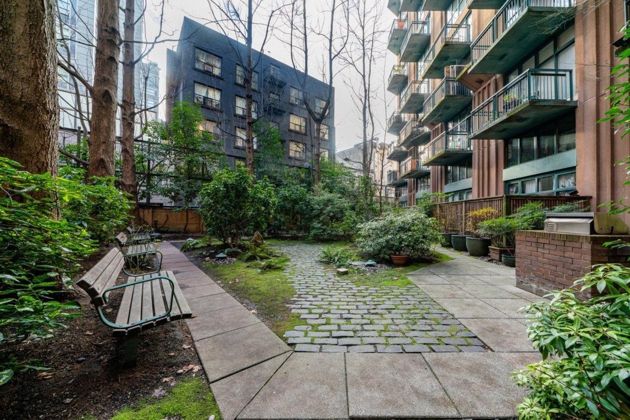309-22 E Cordova St