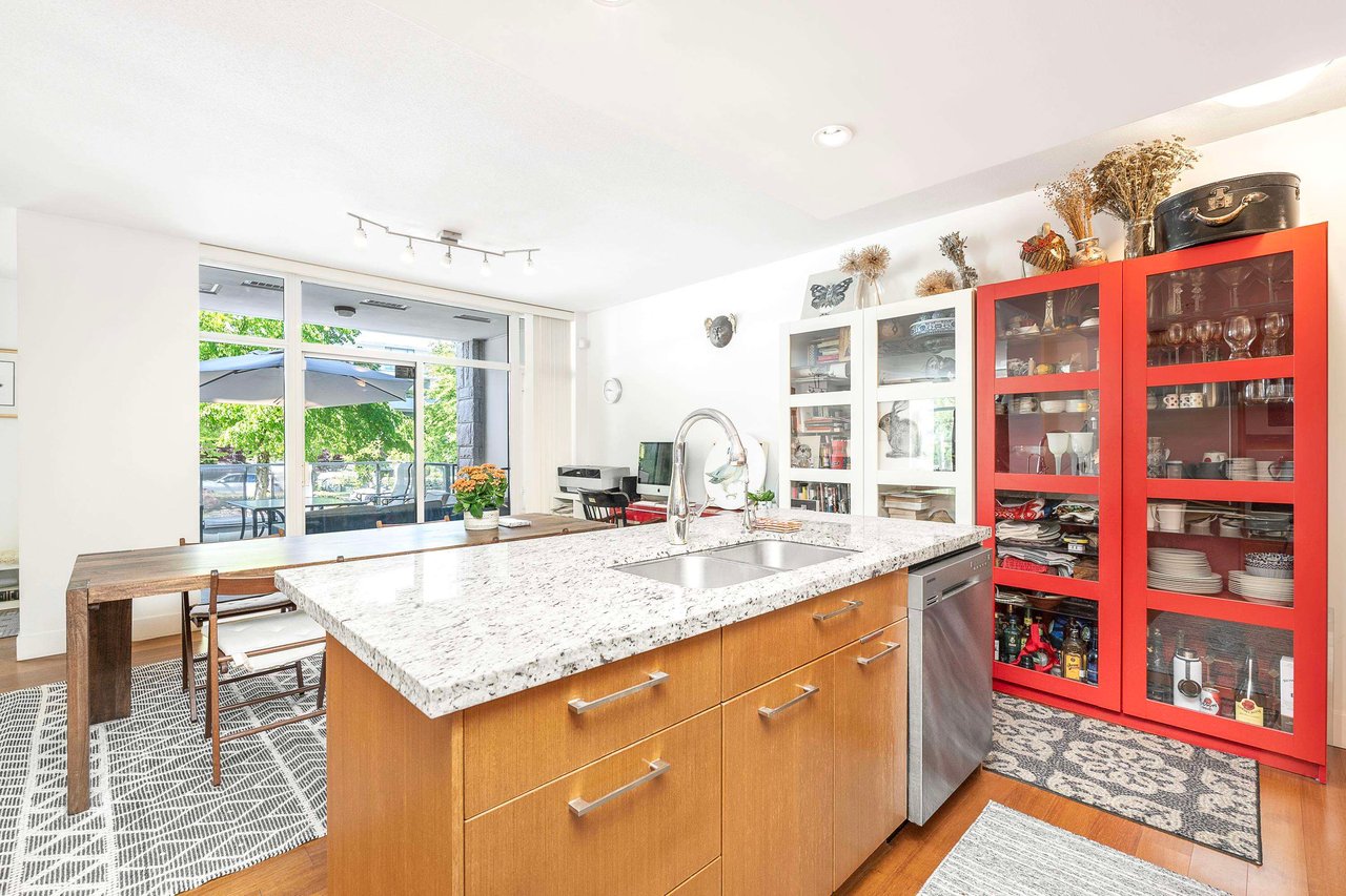 210-5989 Iona Dr