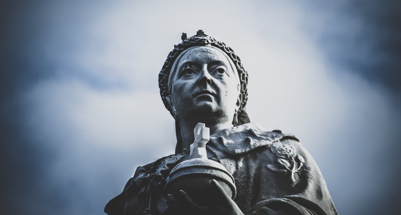 A stature of Queen Victoria in downtown Victoria BC