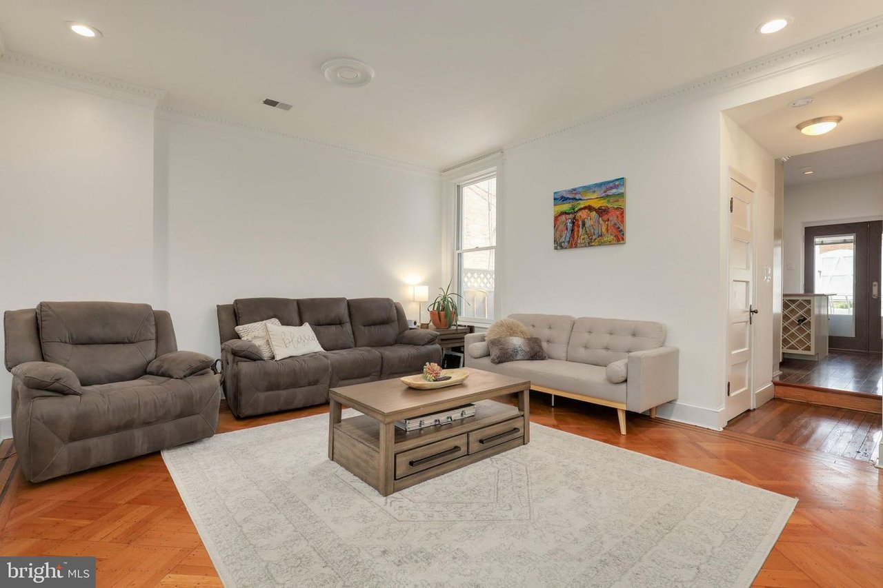 245 9th St NE
