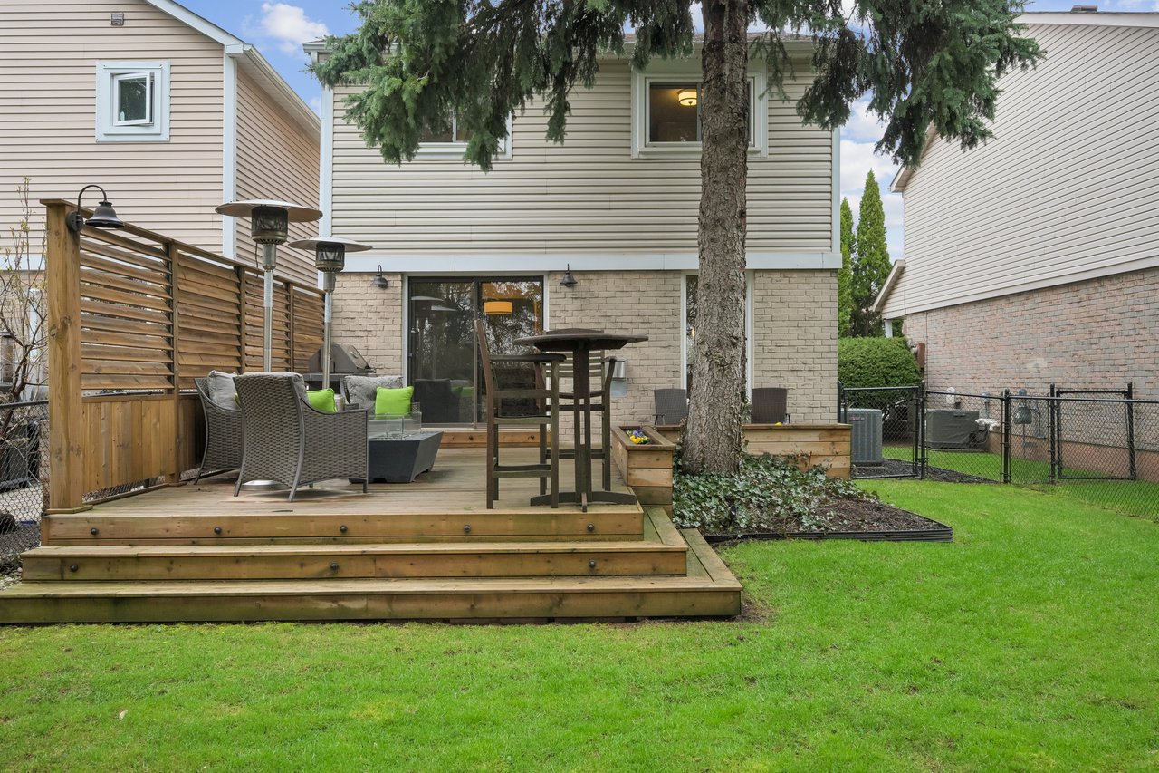 Ravine Living in Glen Abbey!