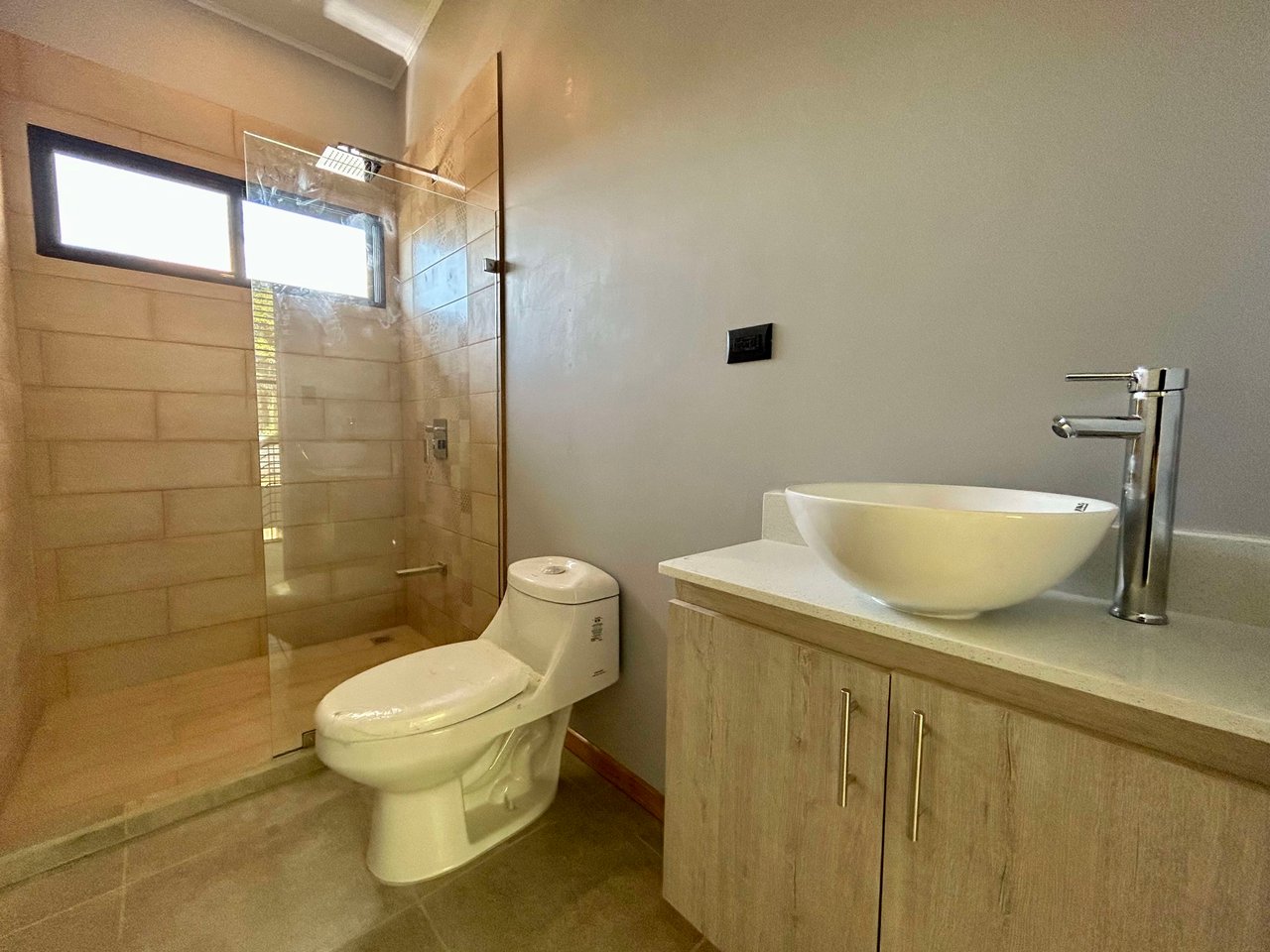 Brand New Modern 3 bed, 3 bath Villa in Uvita