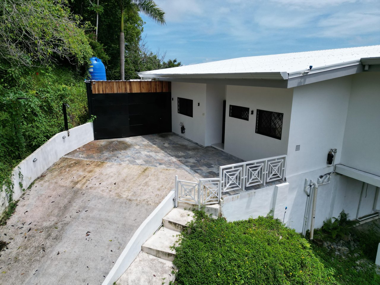 Modern Elegance Meets Incomparable Views, 3BDR&3Baths Home