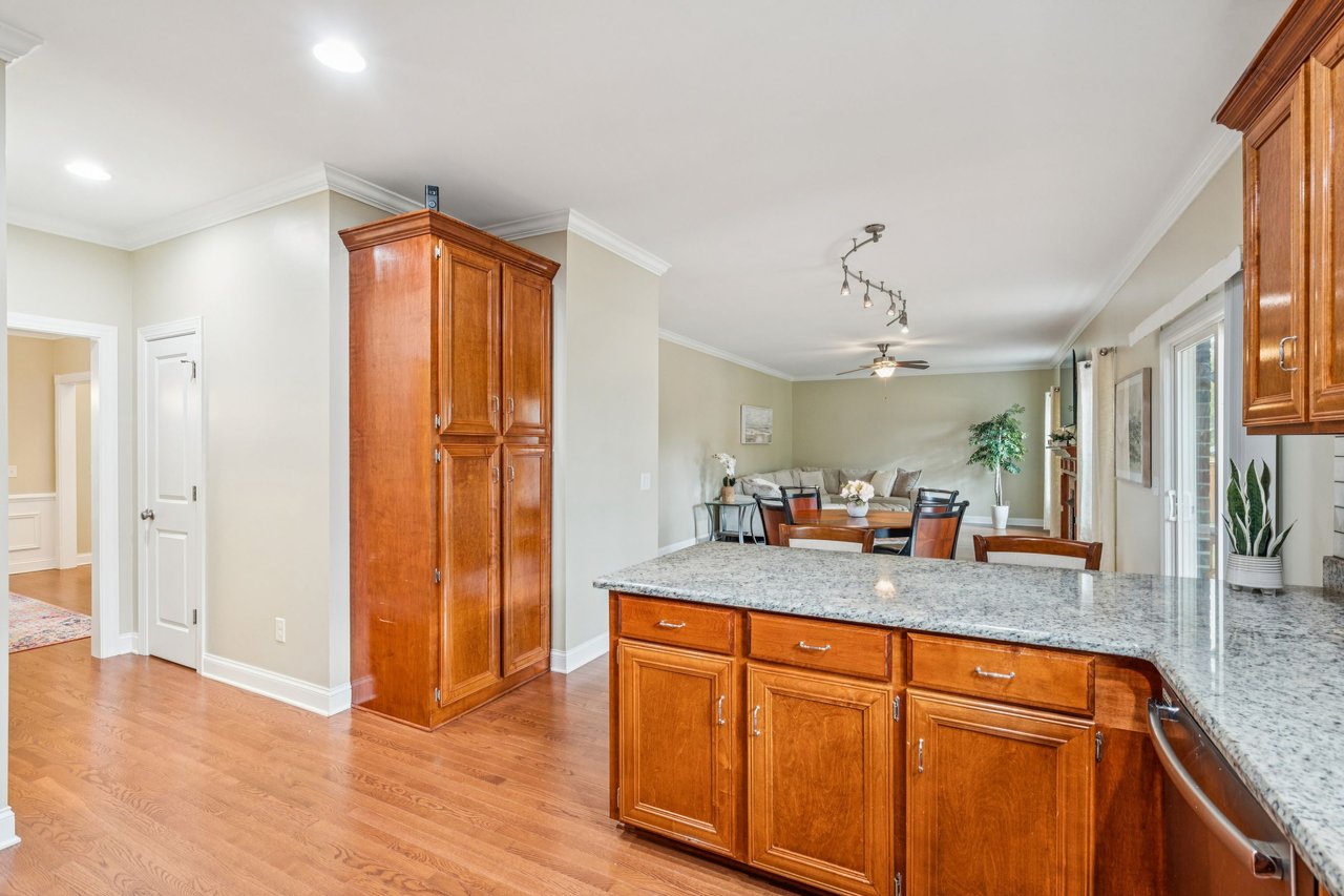 5516 Crescent View Dr