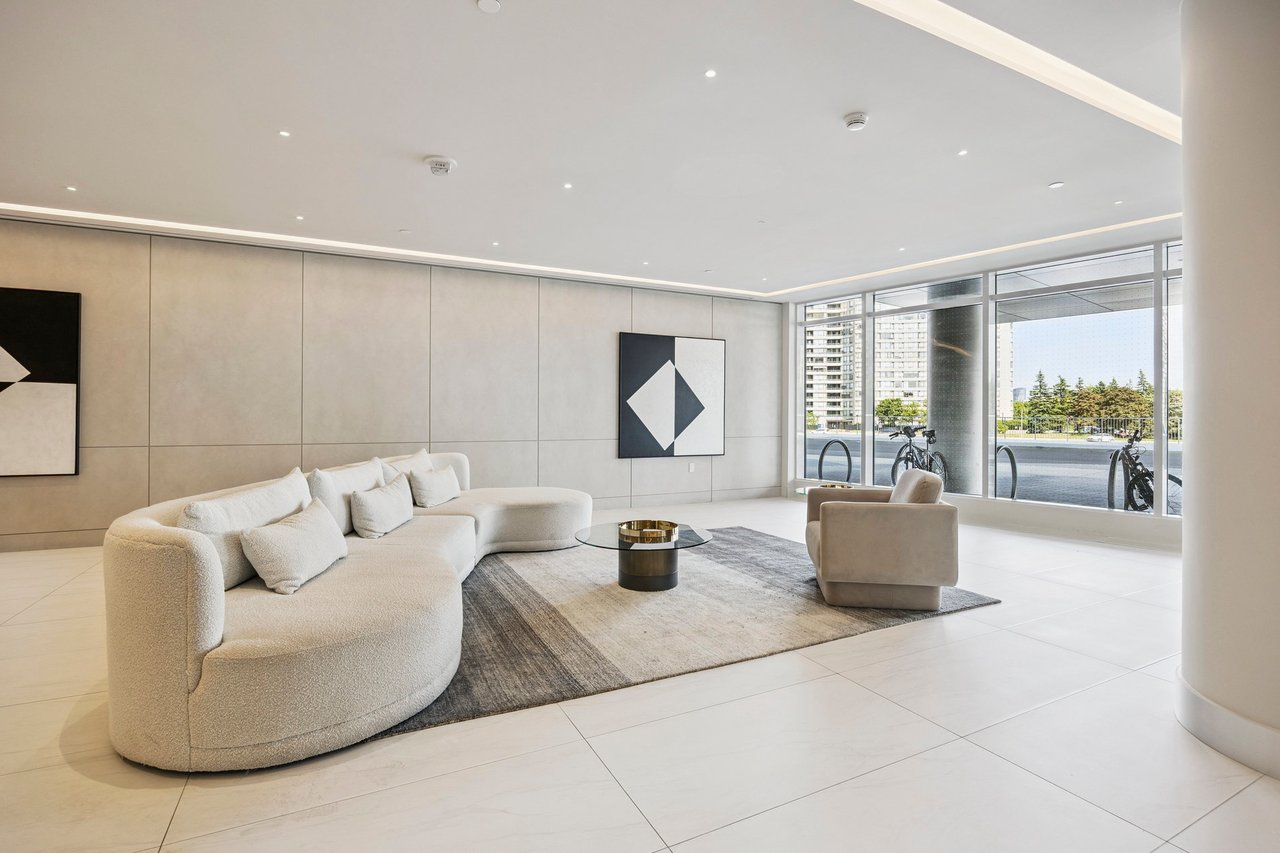50 Upper Mall Way #2109