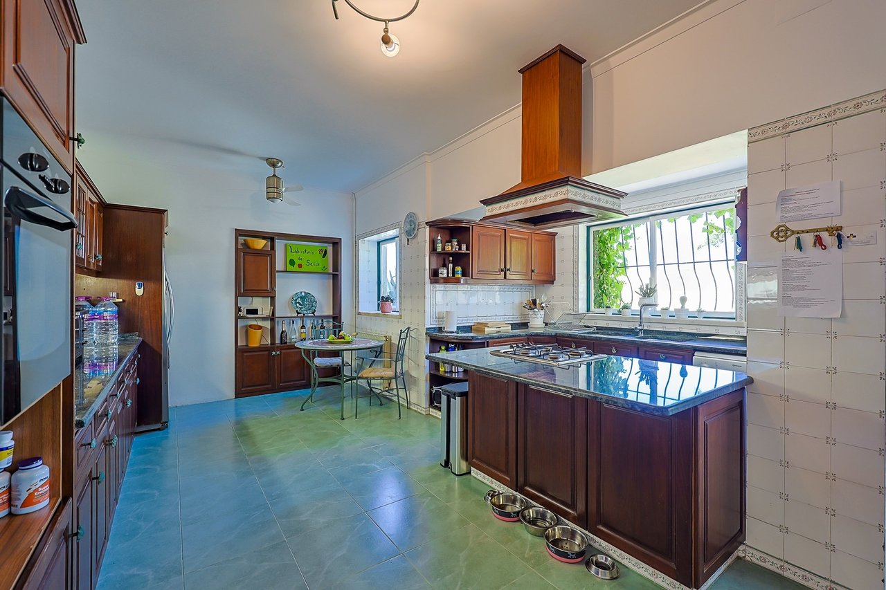 Exclusive Family Villa with Expansive Gardens Near Sintra’s UNESCO Heritage Centre