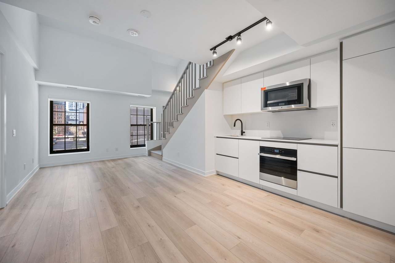 327 King Street W Unit: 306