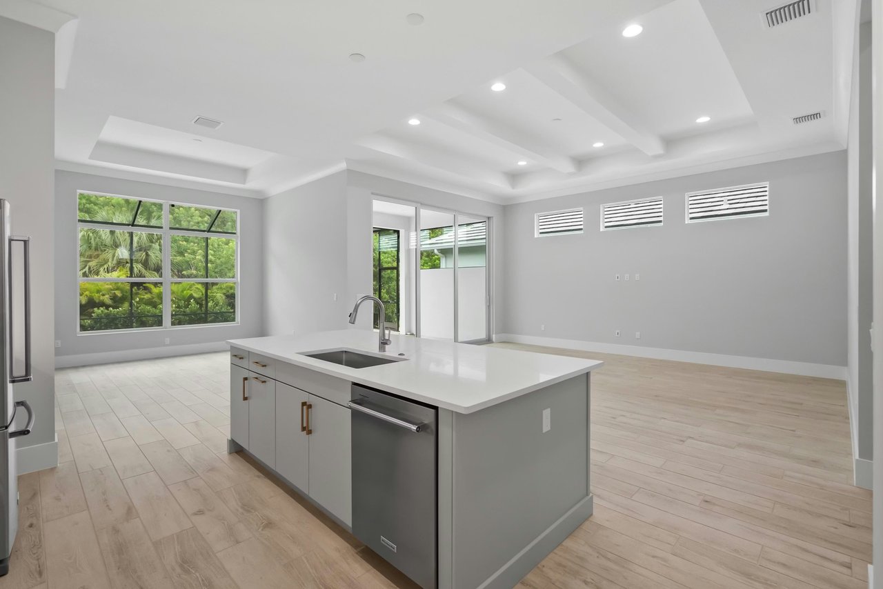 4243 Lucaya Pointe Wy