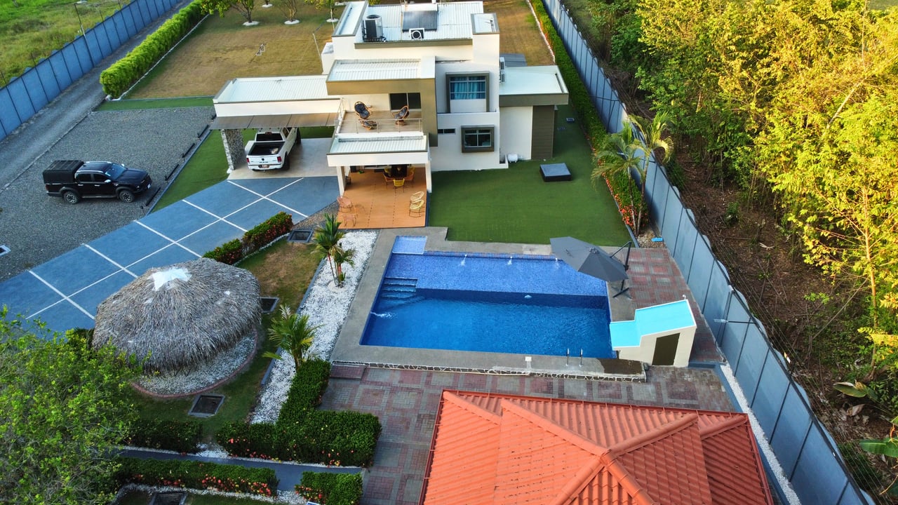 Beautiful house near to the beach | Tranquility and style