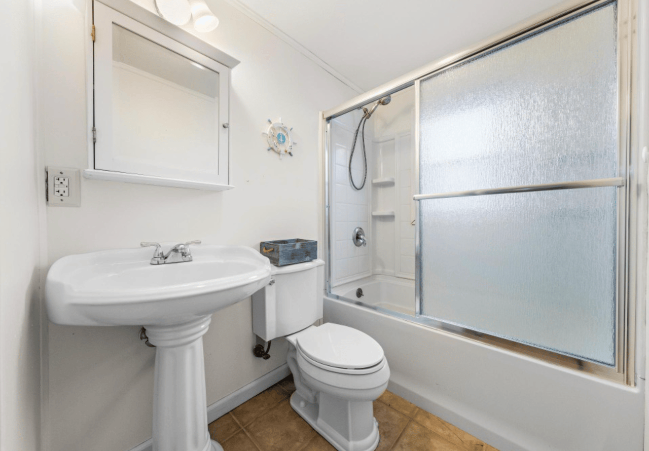 18 E Dupont Ave, Brant Beach (Top Floor)