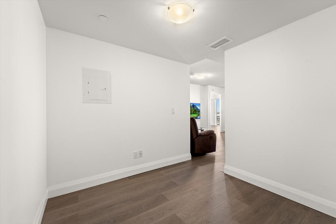 30 Meadowglen Pl 1106