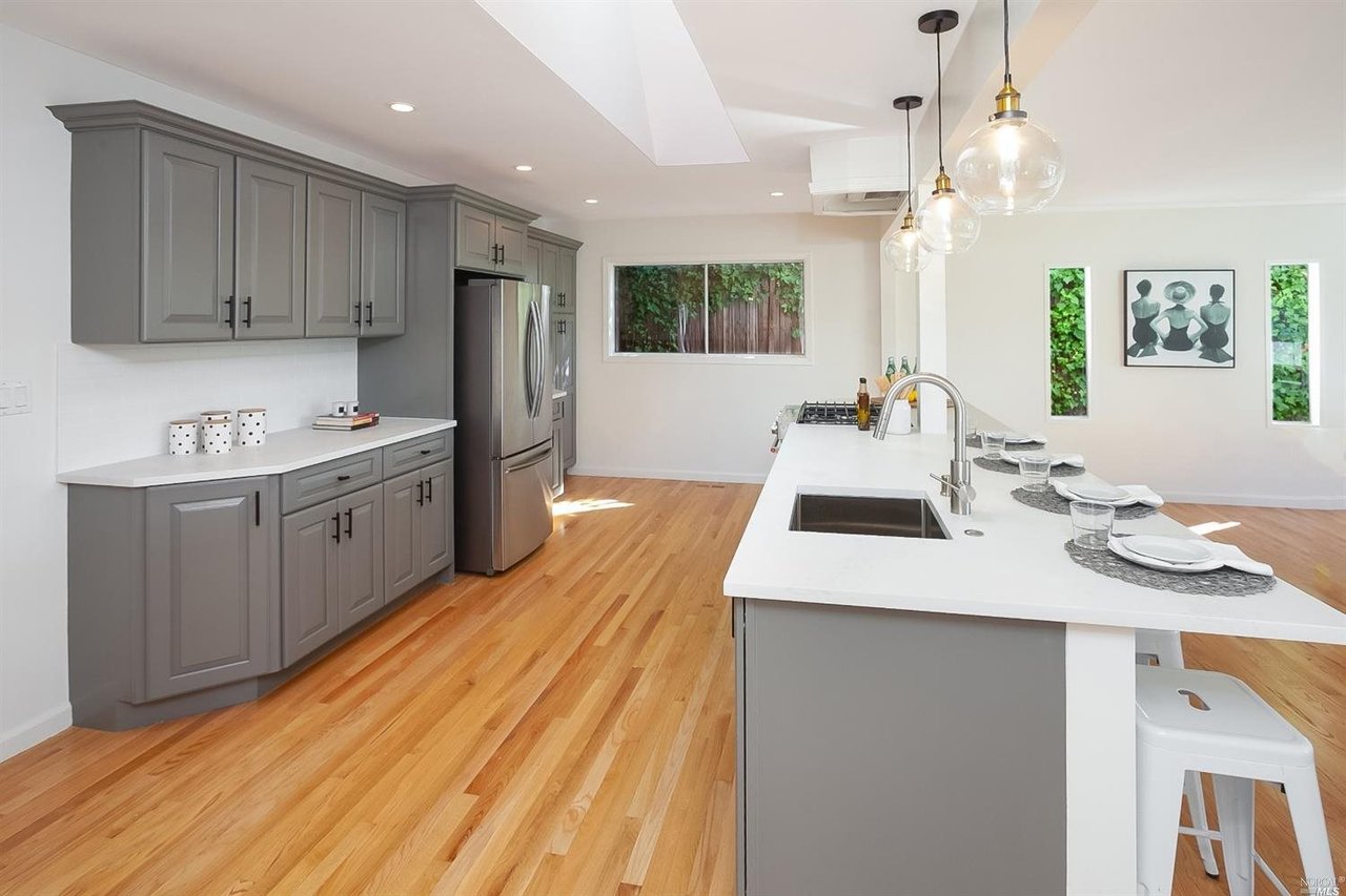 9 Crestwood Dr