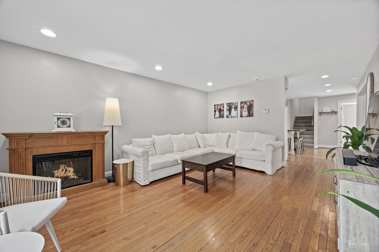 4046 Fairview Ave, Downers Grove