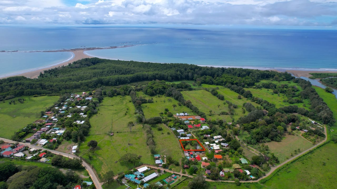 Bahia Uvita house with separate building lot