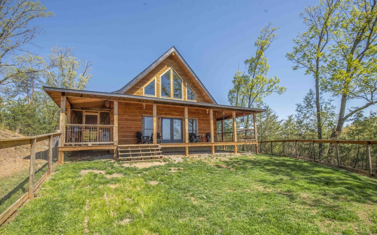 Wallace Luxury Spotlight | 596 N Cunningham Road Seymour, TN 37865
