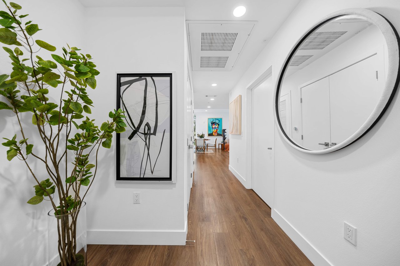218 N El Molino #403