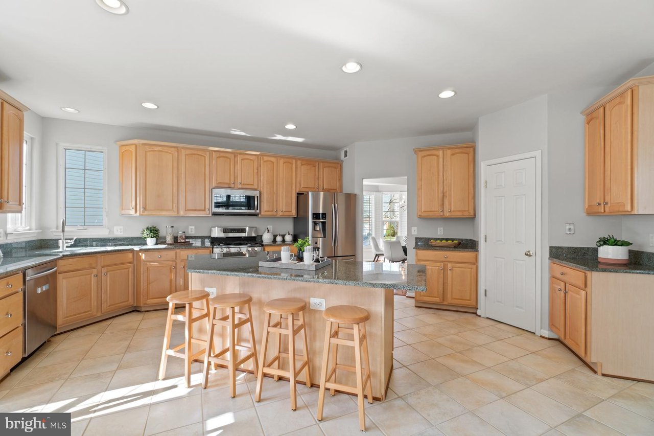 18252 Oak Lake Ct
