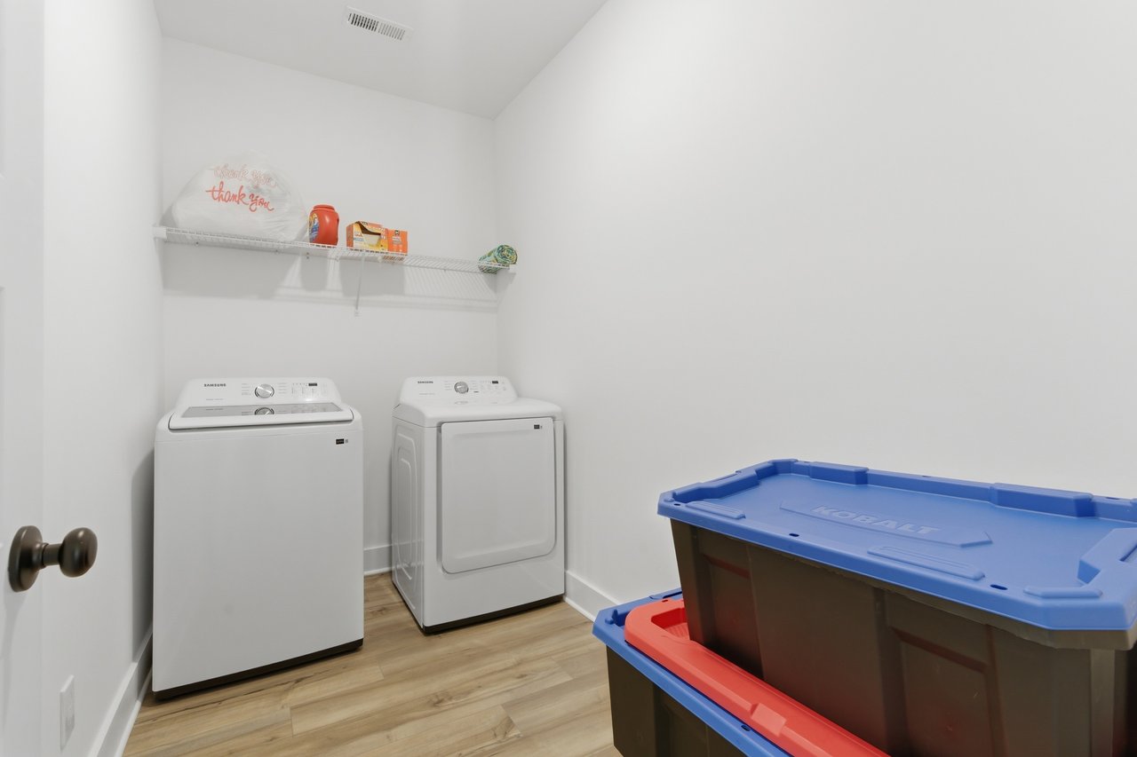 Immaculate 5BR Home with Outdoor Fireplace & Community Pool