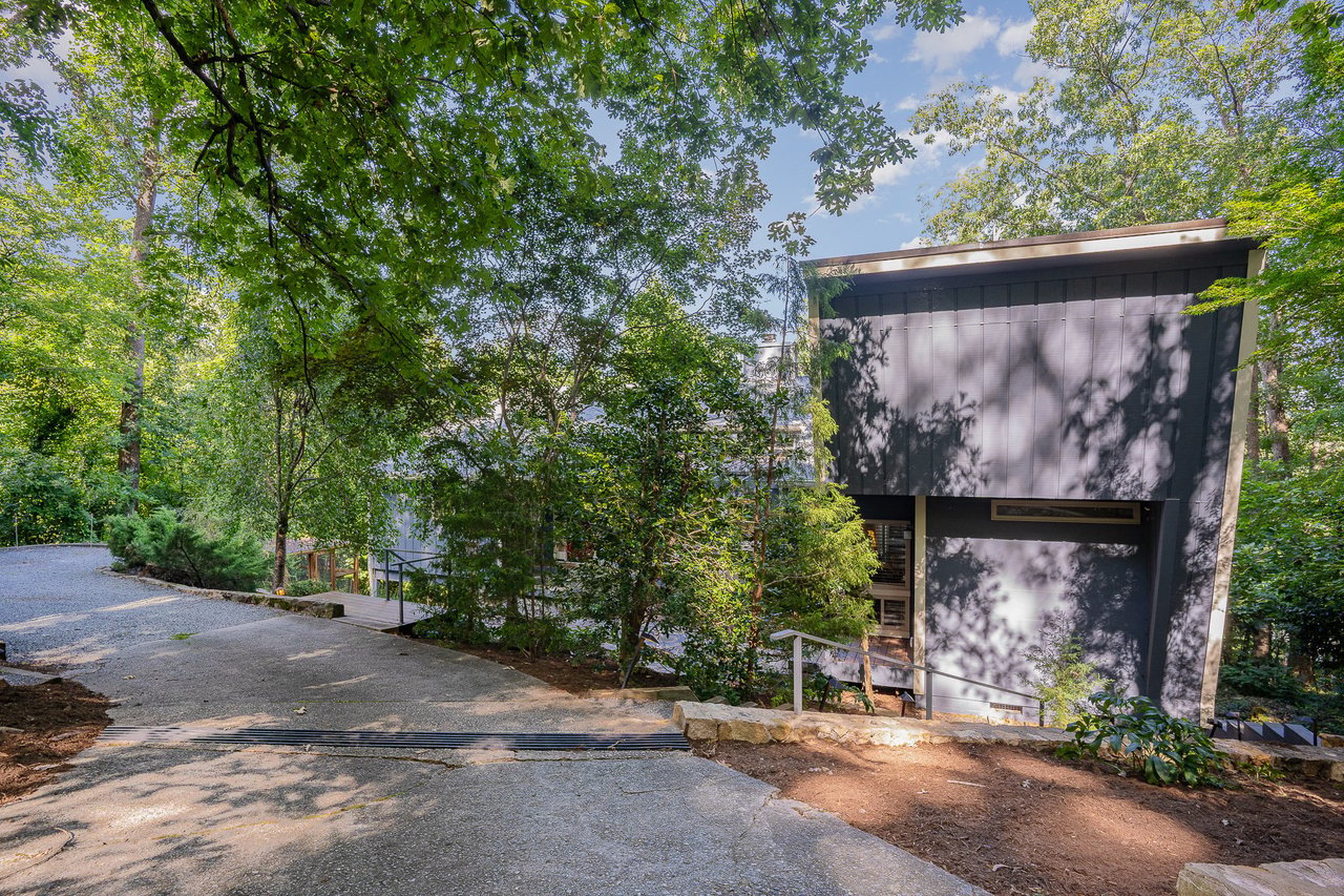 4 Bedroom, 3 Bath Modern Home Near UNC