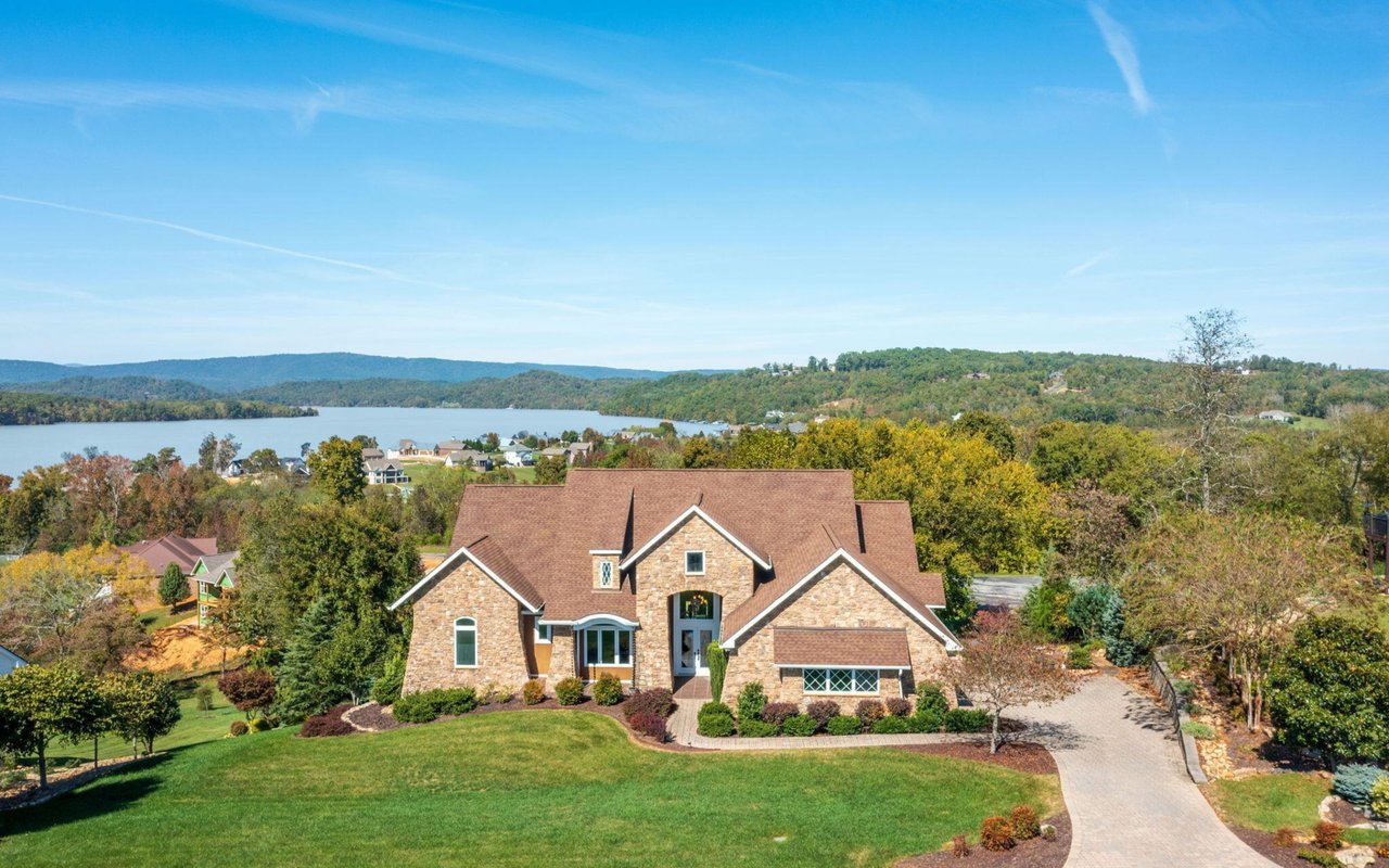 Wallace Luxury Spotlight | 216 Majestic View Drive Rockwood, TN 37854