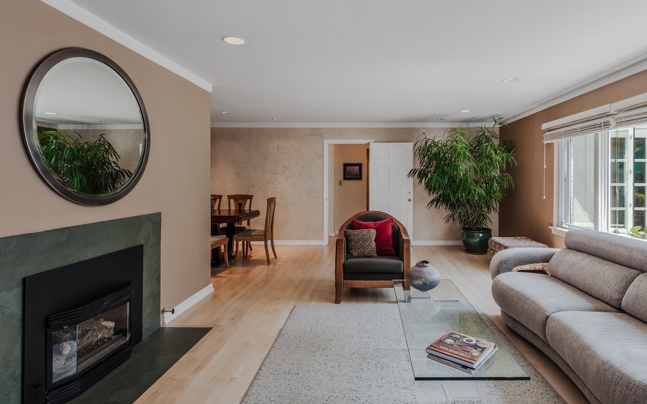 1500 Mariposa Avenue