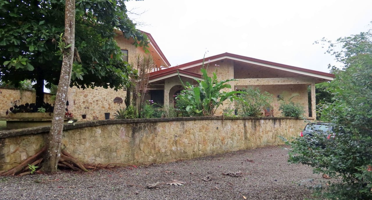 Luxury Lakefront Villa Guesthouse, Lake Arenal, Alajuela