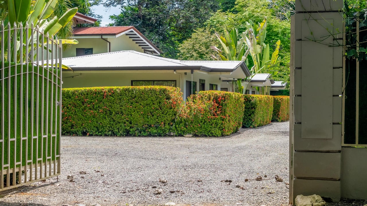 Tropical 3-Cabin Home with Pool and Gardens in the Heart of Uvita