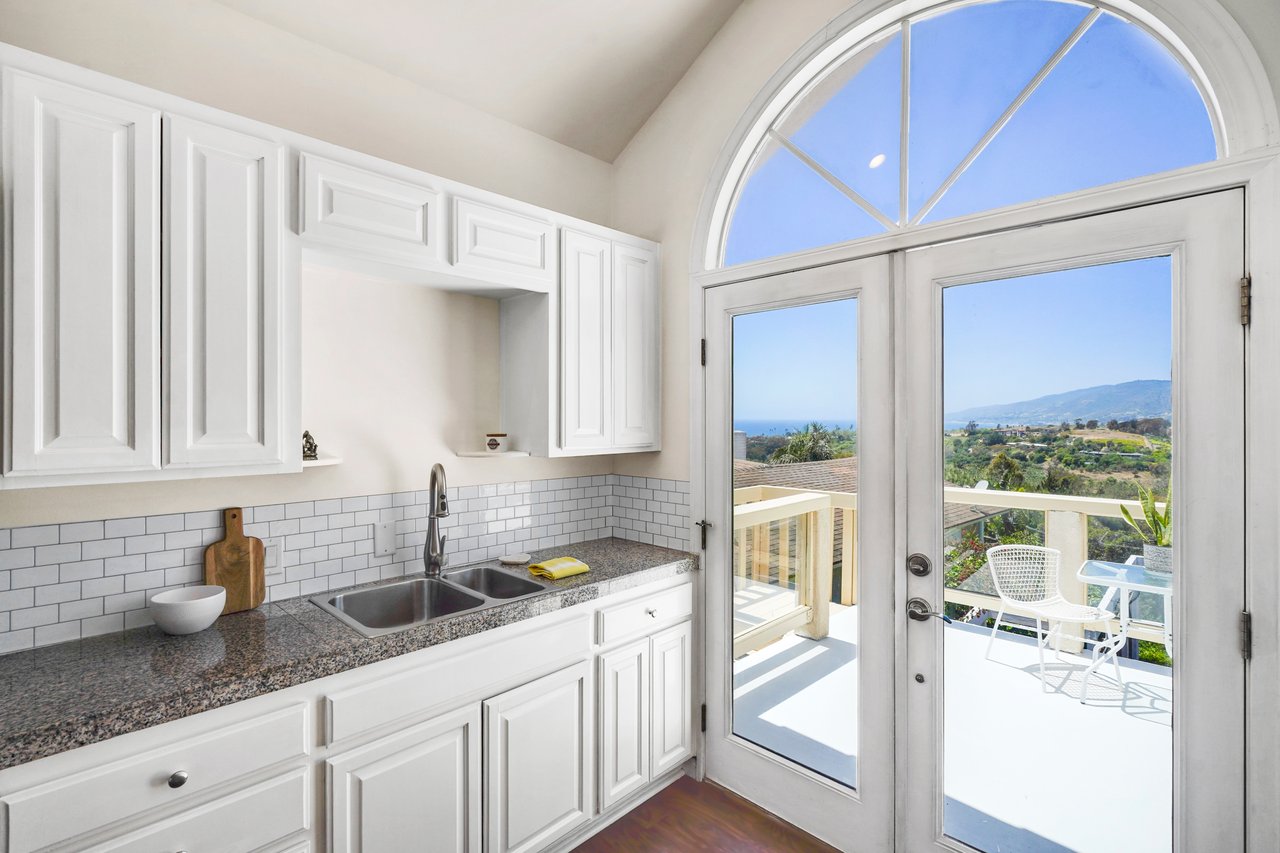 Malibu Guest House For Lease