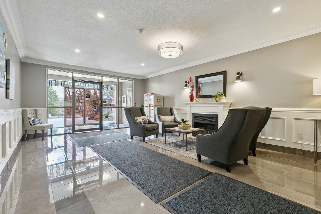 60 Wyndham Street S #909