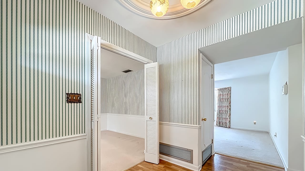 Mid-Century Modern 4-Bedroom in Dommerich Hills, Maitland