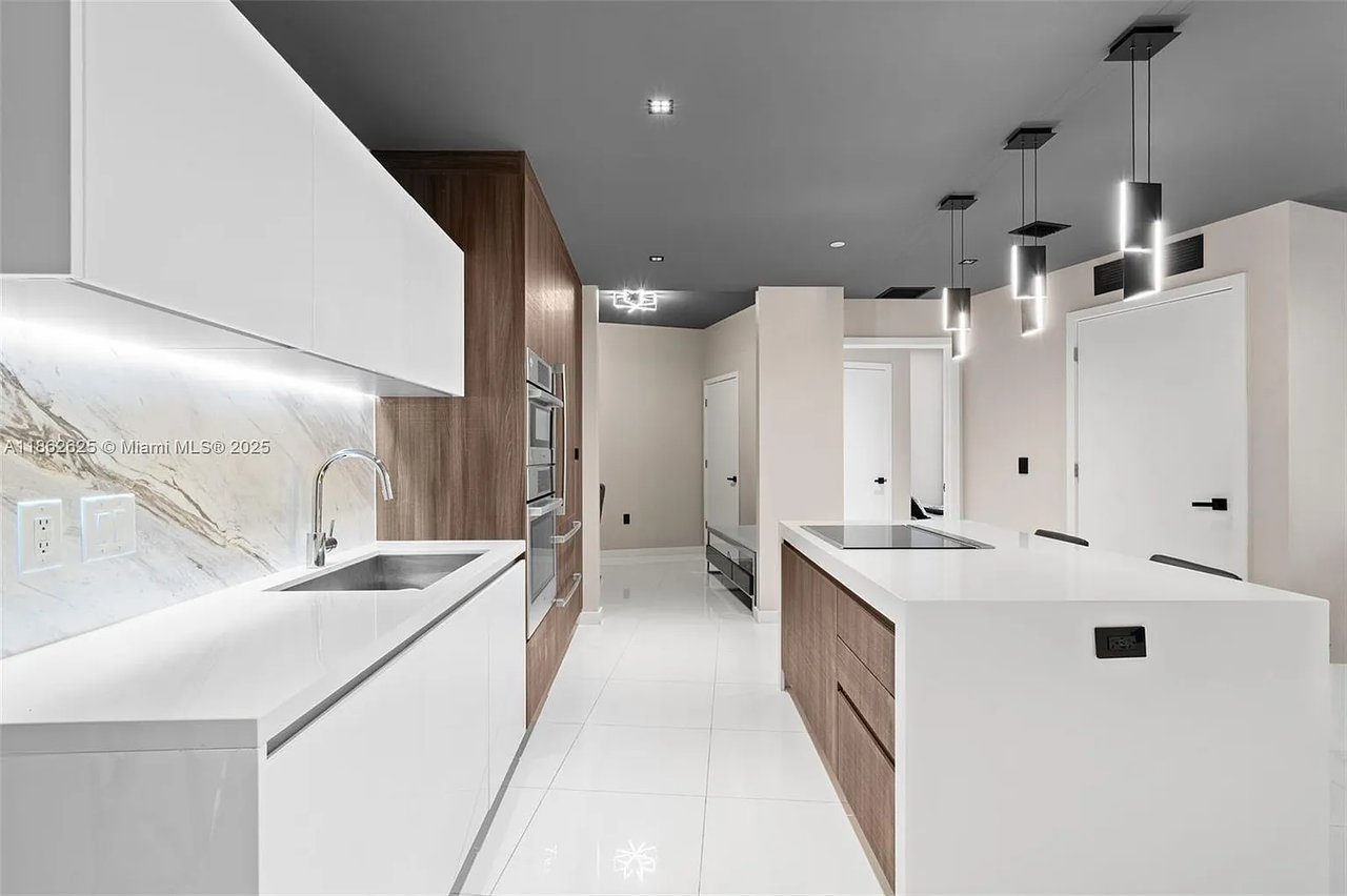 851 NE 1st Ave #4303